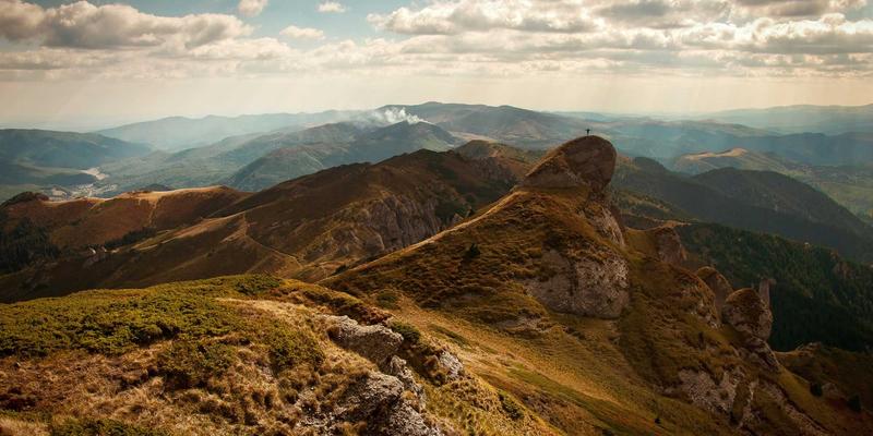 包装设计点睛术：烫金、击凸、局部UV三大印务服务工艺的创意运用